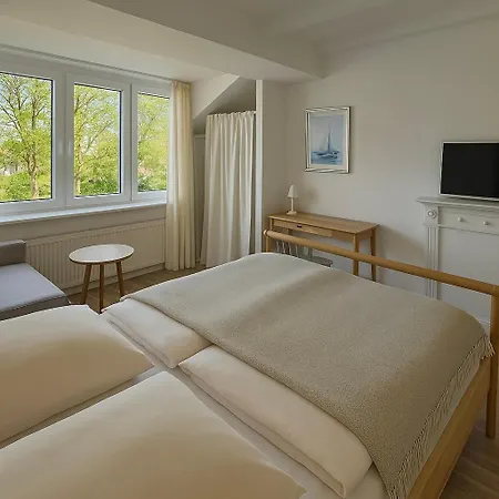 Am Hotel Glücksburg