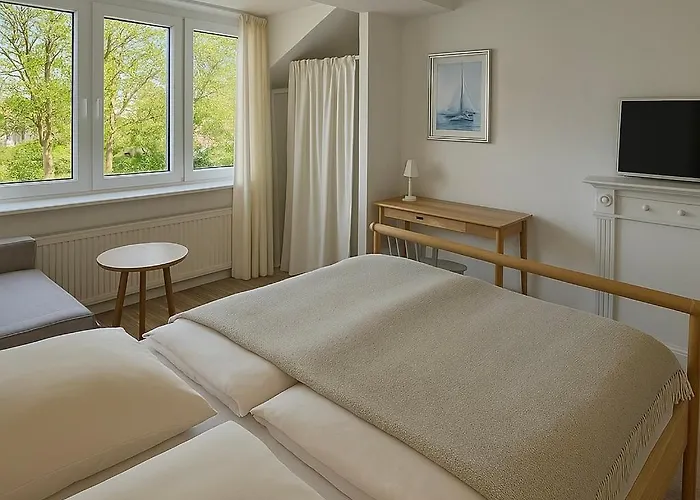 Am Hotel Glücksburg