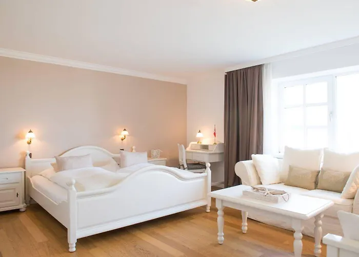 Am Hotel Glücksburg